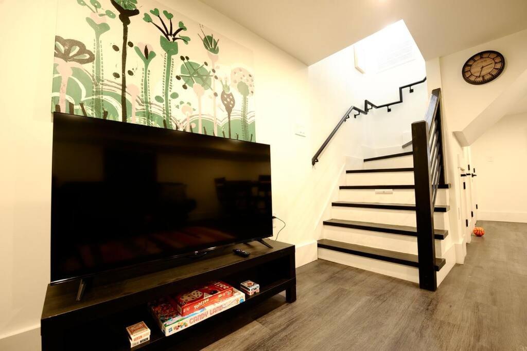 Cherry Blossom Townhouse, Easy Dc Access Washington Bagian luar foto