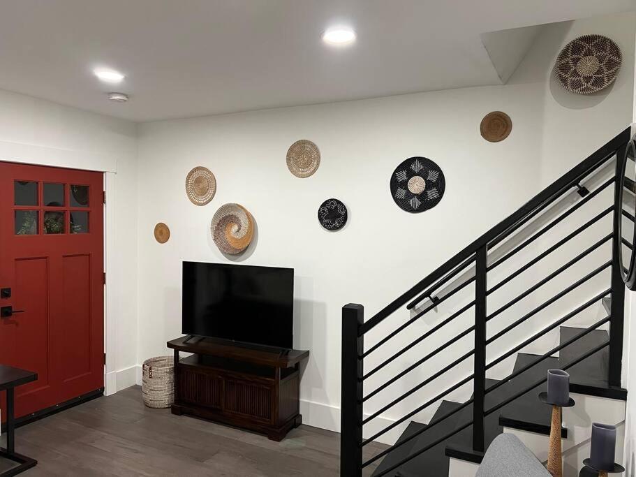 Cherry Blossom Townhouse, Easy Dc Access Washington Bagian luar foto