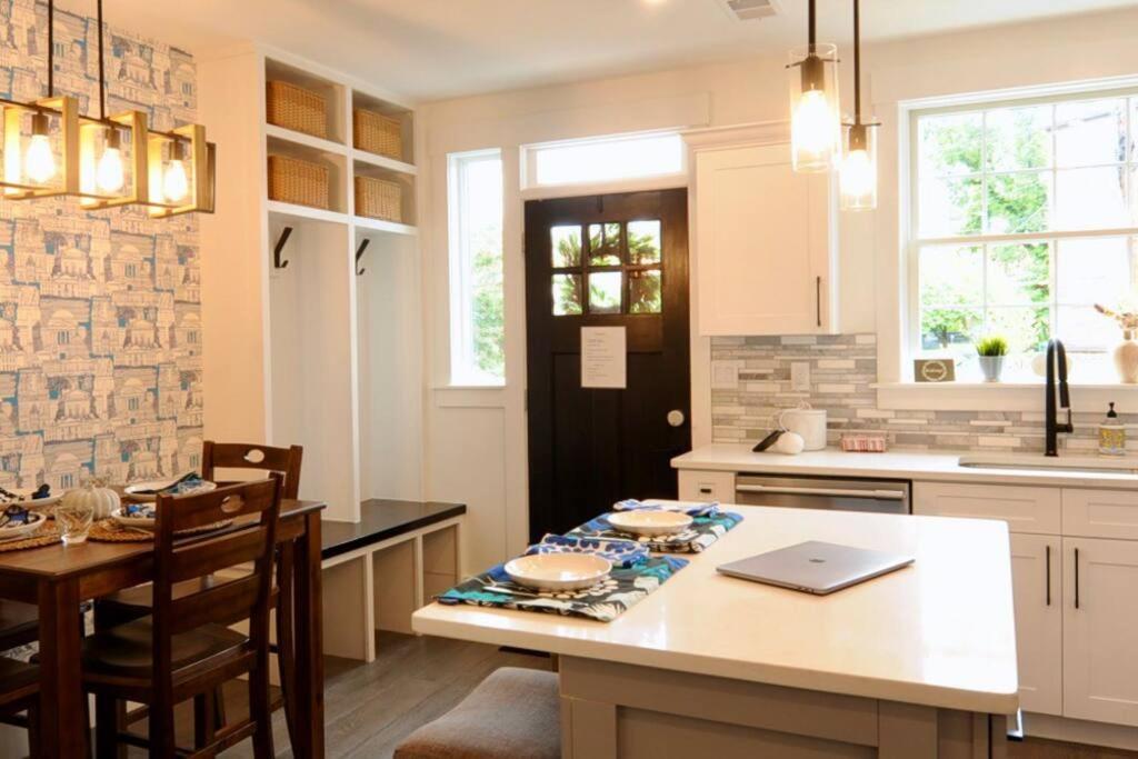 Cherry Blossom Townhouse, Easy Dc Access Washington Bagian luar foto