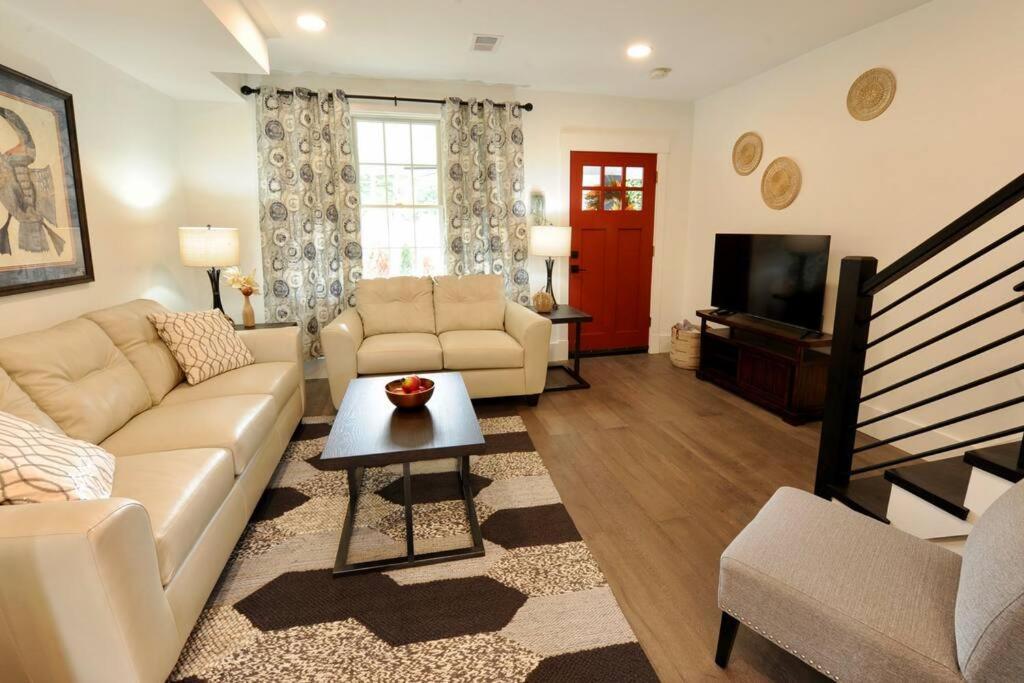 Cherry Blossom Townhouse, Easy Dc Access Washington Bagian luar foto