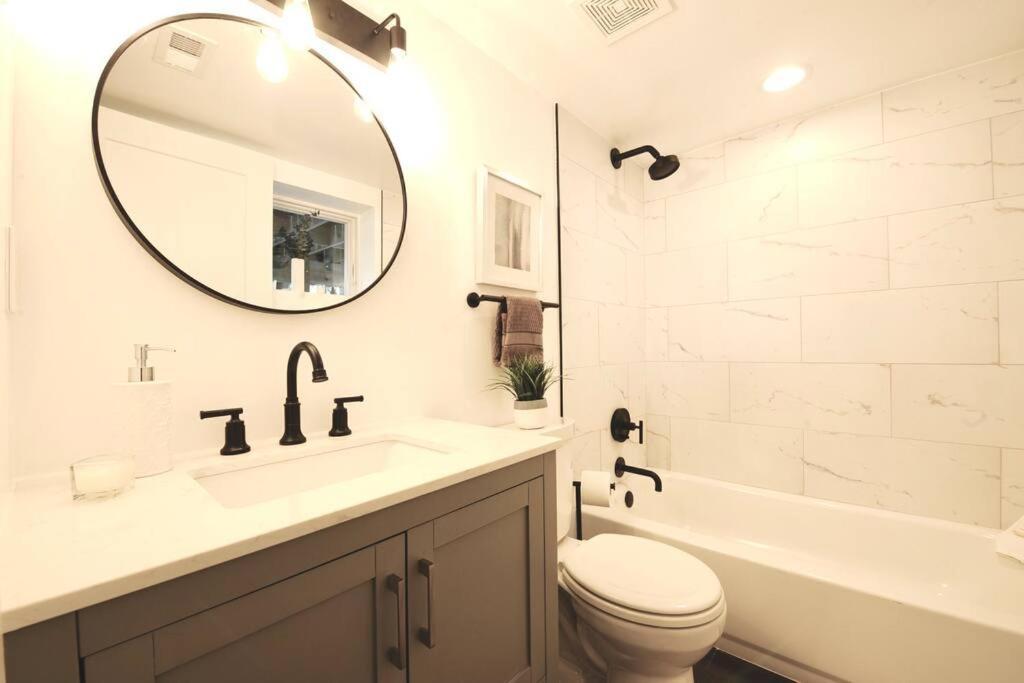 Cherry Blossom Townhouse, Easy Dc Access Washington Bagian luar foto