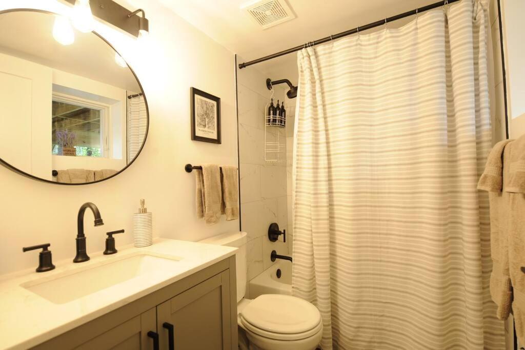 Cherry Blossom Townhouse, Easy Dc Access Washington Bagian luar foto