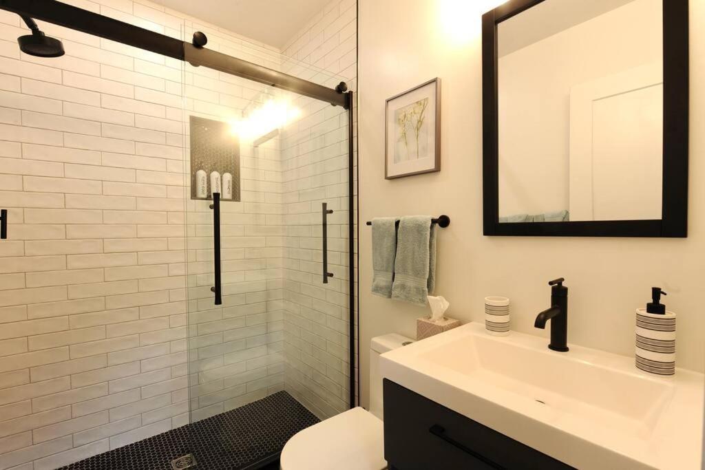 Cherry Blossom Townhouse, Easy Dc Access Washington Bagian luar foto
