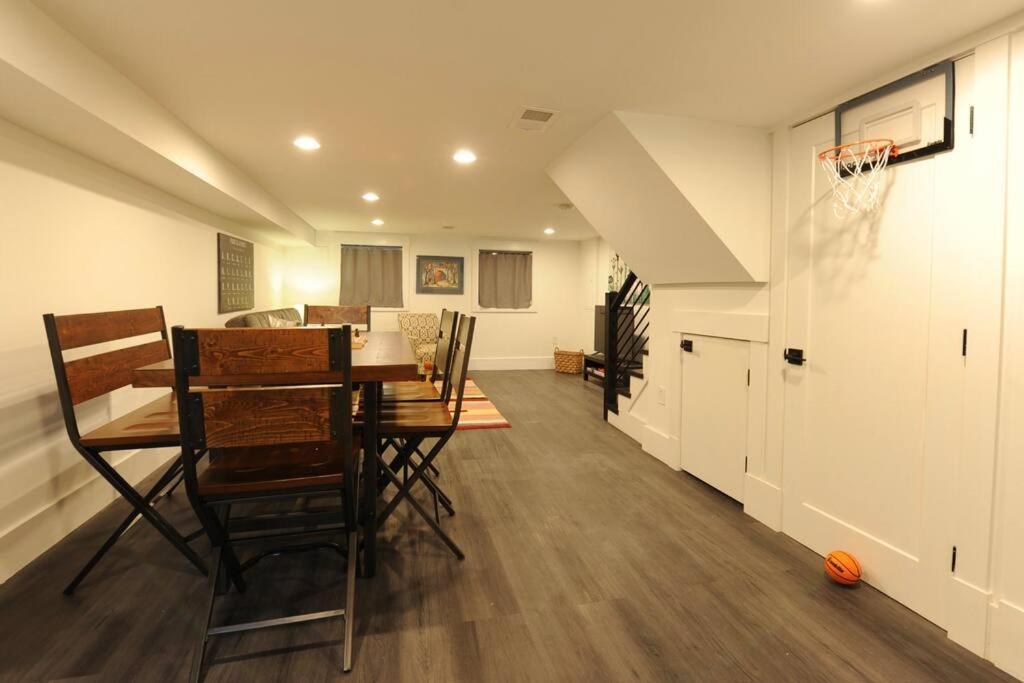 Cherry Blossom Townhouse, Easy Dc Access Washington Bagian luar foto