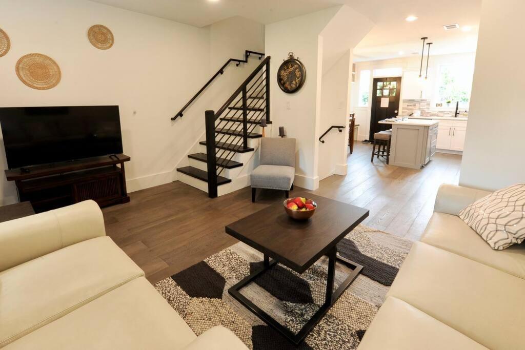 Cherry Blossom Townhouse, Easy Dc Access Washington Bagian luar foto