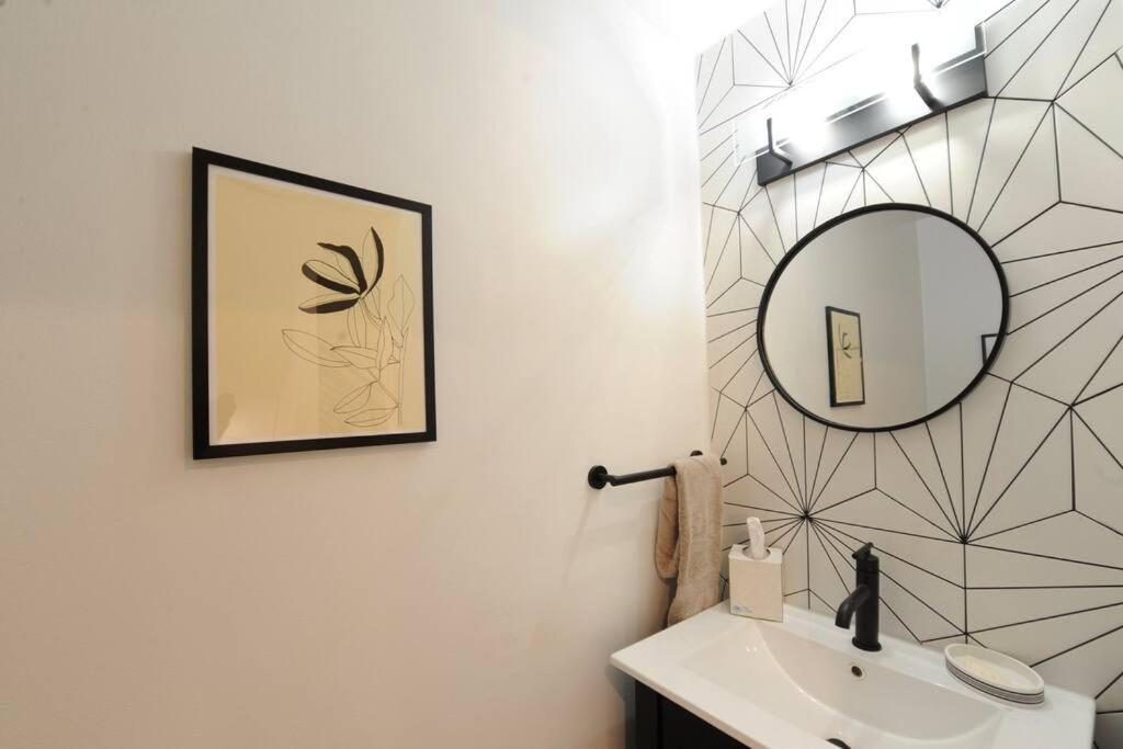 Cherry Blossom Townhouse, Easy Dc Access Washington Bagian luar foto